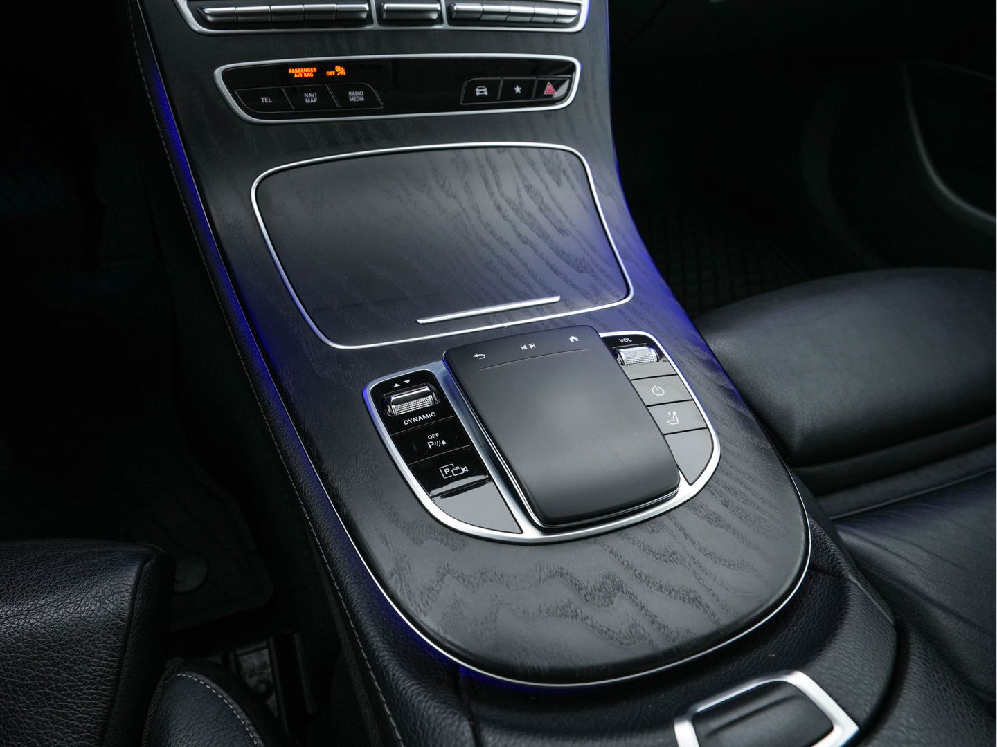 Mercedes-Benz E-Klasse Estate 300 de Luxury Line (INCL-BTW) Aut. *ADAPTIVE-CRUISE | LUXURY-LEATHER | FULL-LED | WIDE-SCREEN-DIGICOCKPIT | BLIND-SPOT | AMBIENT-LIGHT | HEATED-SPORTSEATS | CAMERA | DAB+ | NAVI-FULLMAP | PDC | ECC | 18''ALU*