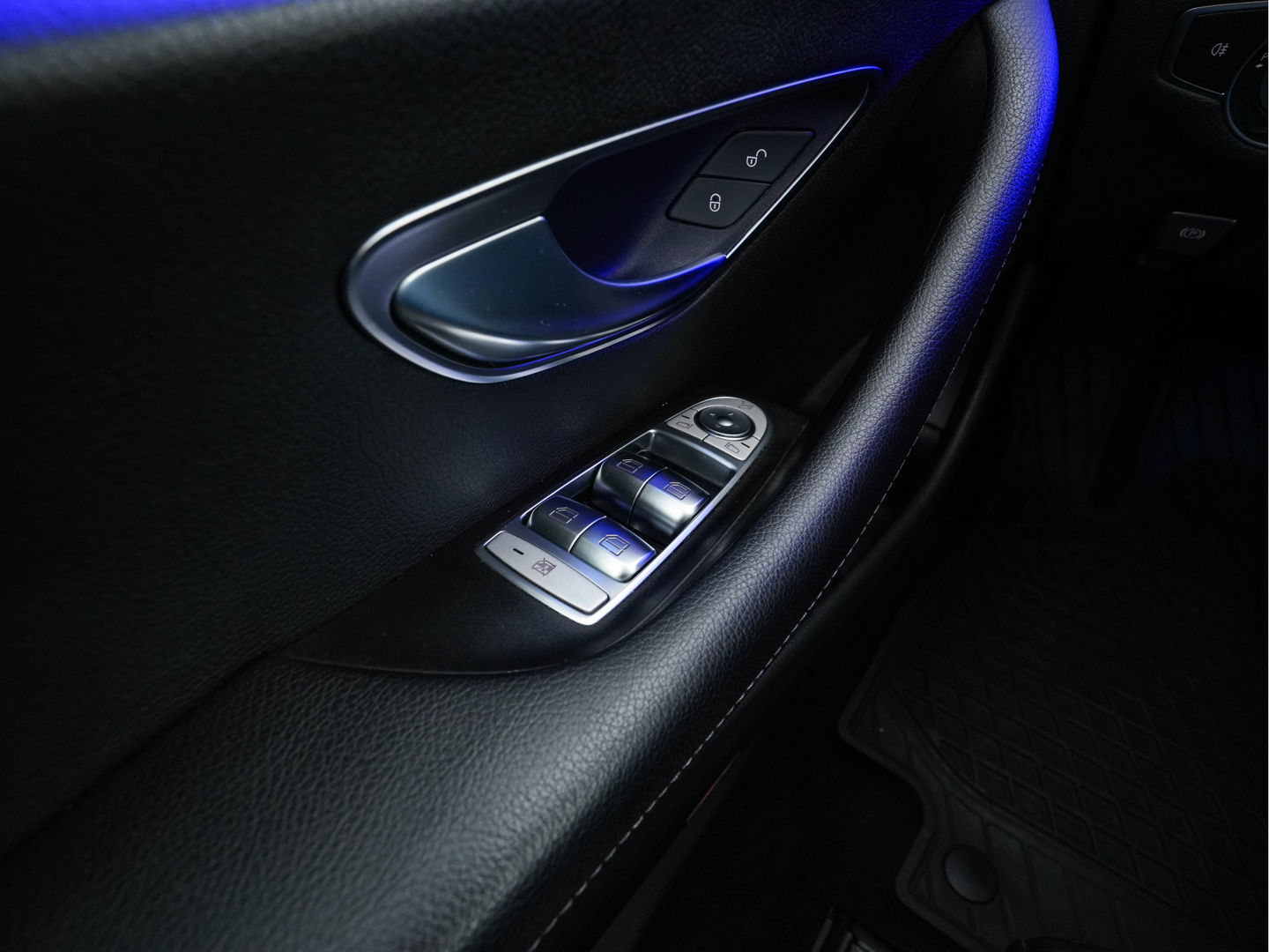 Mercedes-Benz E-Klasse Estate 300 de Luxury Line ( Plug-in ) (INCL-BTW) Aut. *LUXURY-LEATHER | FULL-LED | WIDE-SCREEN-DIGICOCKPIT | BLIND-SPOT | AMBIENT-LIGHT | HEATED-SPORTSEATS | CAMERA | DAB+ | NAVI-FULLMAP | PDC | ADAPTIVE-CRUISE | ECC | 18''ALU*