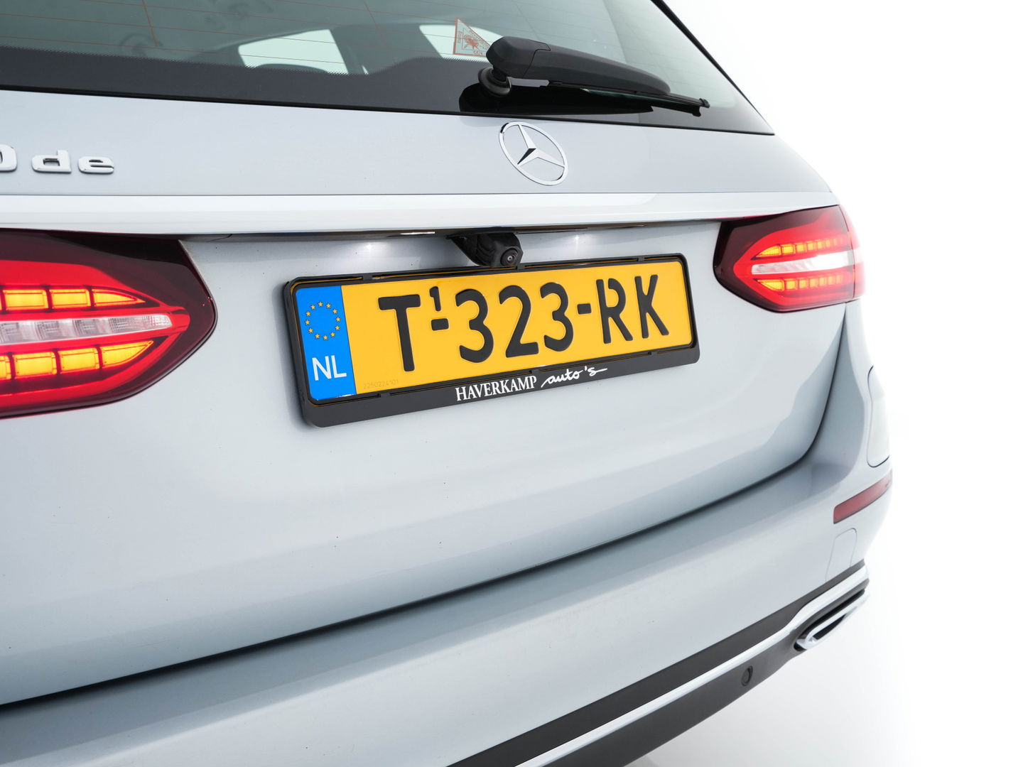 Mercedes-Benz E-Klasse Estate 300 de Luxury Line (INCL-BTW) Aut. *ADAPTIVE-CRUISE | LUXURY-LEATHER | FULL-LED | WIDE-SCREEN-DIGICOCKPIT | BLIND-SPOT | AMBIENT-LIGHT | HEATED-SPORTSEATS | CAMERA | DAB+ | NAVI-FULLMAP | PDC | ECC | 18''ALU*