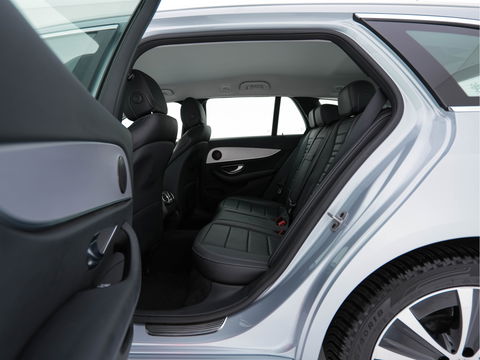 Mercedes-Benz E-Klasse Estate 300 de Luxury Line (INCL-BTW) Aut. *ADAPTIVE-CRUISE | LUXURY-LEATHER | FULL-LED | WIDE-SCREEN-DIGICOCKPIT | BLIND-SPOT | AMBIENT-LIGHT | HEATED-SPORTSEATS | CAMERA | DAB+ | NAVI-FULLMAP | PDC | ECC | 18''ALU*