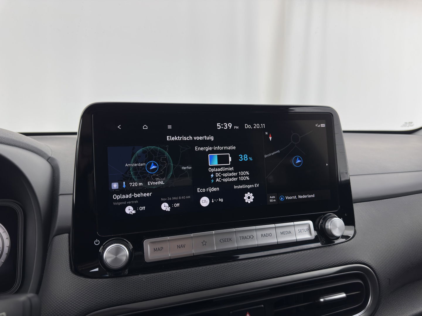 Hyundai KONA EV Fashion 39 kWh [ 3-Fase ] {SOH-100%} (INCL.BTW) NEW MODEL Aut. *HEAD-UP | NAVI-FULLMAP | DIGI-COCKPIT | FULL-LED | KRELL-AUDIO | LANE-ASSIST | KEYLESS | CAMERA | HEAD-UP | SHIFT-PADDLES | DAB | ADAPT.CRUISE | COMFORT-SEATS | 17'