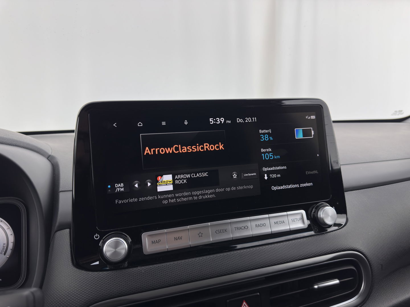 Hyundai KONA EV Fashion 39 kWh [ 3-Fase ] {SOH-100%} (INCL.BTW) NEW MODEL Aut. *HEAD-UP | NAVI-FULLMAP | DIGI-COCKPIT | FULL-LED | KRELL-AUDIO | LANE-ASSIST | KEYLESS | CAMERA | HEAD-UP | SHIFT-PADDLES | DAB | ADAPT.CRUISE | COMFORT-SEATS | 17'