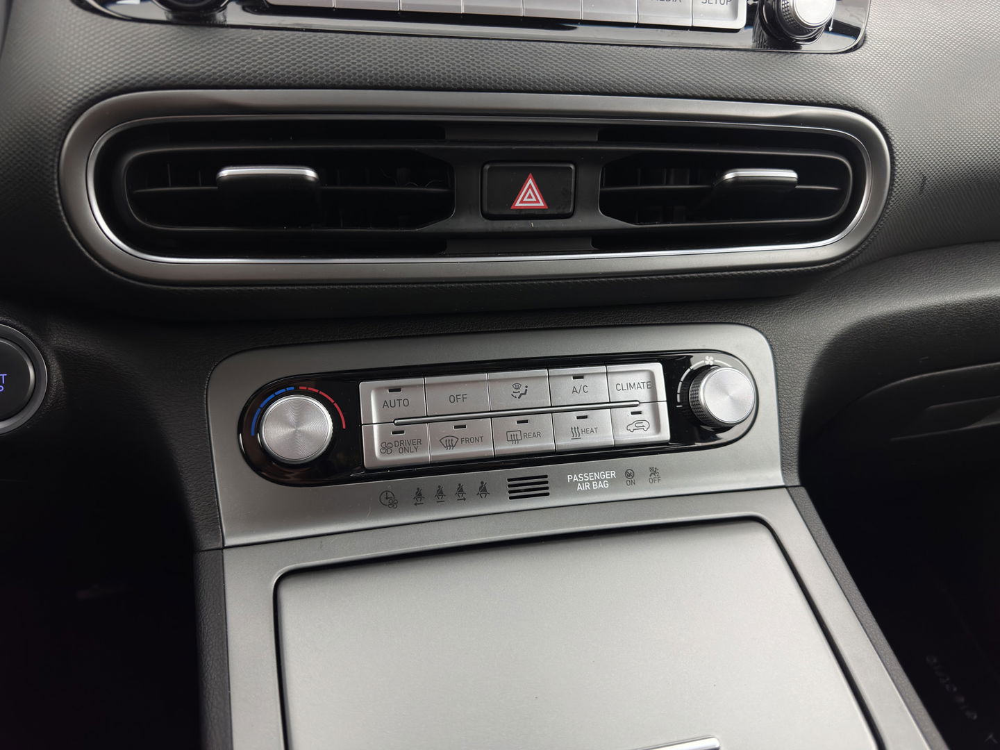 Hyundai KONA EV Fashion 39 kWh [ 3-Fase ] {SOH-100%} (INCL.BTW) NEW MODEL Aut. *HEAD-UP | NAVI-FULLMAP | DIGI-COCKPIT | FULL-LED | KRELL-AUDIO | LANE-ASSIST | KEYLESS | CAMERA | HEAD-UP | SHIFT-PADDLES | DAB | ADAPT.CRUISE | COMFORT-SEATS | 17'