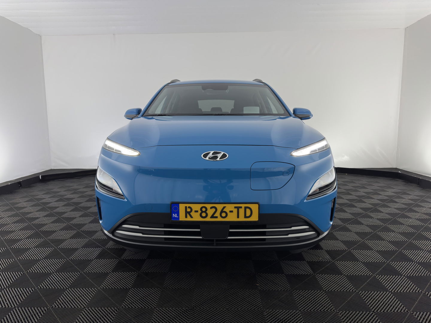 Hyundai KONA EV Fashion 39 kWh [ 3-Fase ] {SOH-100%} (INCL.BTW) NEW MODEL Aut. *HEAD-UP | NAVI-FULLMAP | DIGI-COCKPIT | FULL-LED | KRELL-AUDIO | LANE-ASSIST | KEYLESS | CAMERA | HEAD-UP | SHIFT-PADDLES | DAB | ADAPT.CRUISE | COMFORT-SEATS | 17'