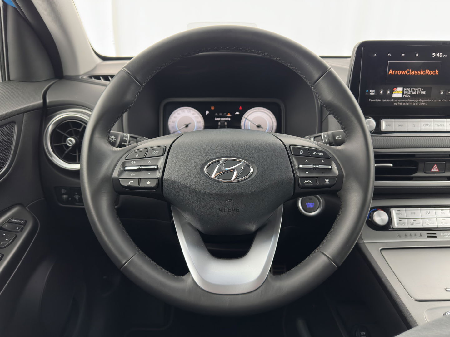 Hyundai KONA EV Fashion 39 kWh [ 3-Fase ] {SOH-100%} (INCL.BTW) NEW MODEL Aut. *HEAD-UP | NAVI-FULLMAP | DIGI-COCKPIT | FULL-LED | KRELL-AUDIO | LANE-ASSIST | KEYLESS | CAMERA | HEAD-UP | SHIFT-PADDLES | DAB | ADAPT.CRUISE | COMFORT-SEATS | 17'