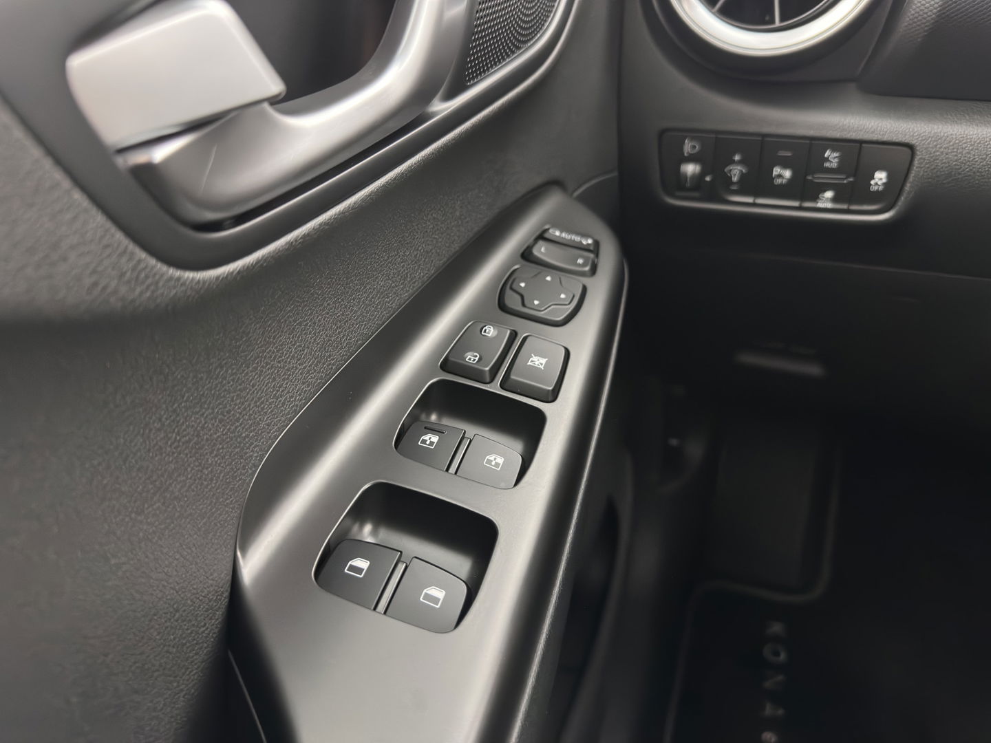 Hyundai KONA EV Fashion 39 kWh [ 3-Fase ] {SOH-100%} (INCL.BTW) NEW MODEL Aut. *HEAD-UP | NAVI-FULLMAP | DIGI-COCKPIT | FULL-LED | KRELL-AUDIO | LANE-ASSIST | KEYLESS | CAMERA | HEAD-UP | SHIFT-PADDLES | DAB | ADAPT.CRUISE | COMFORT-SEATS | 17'