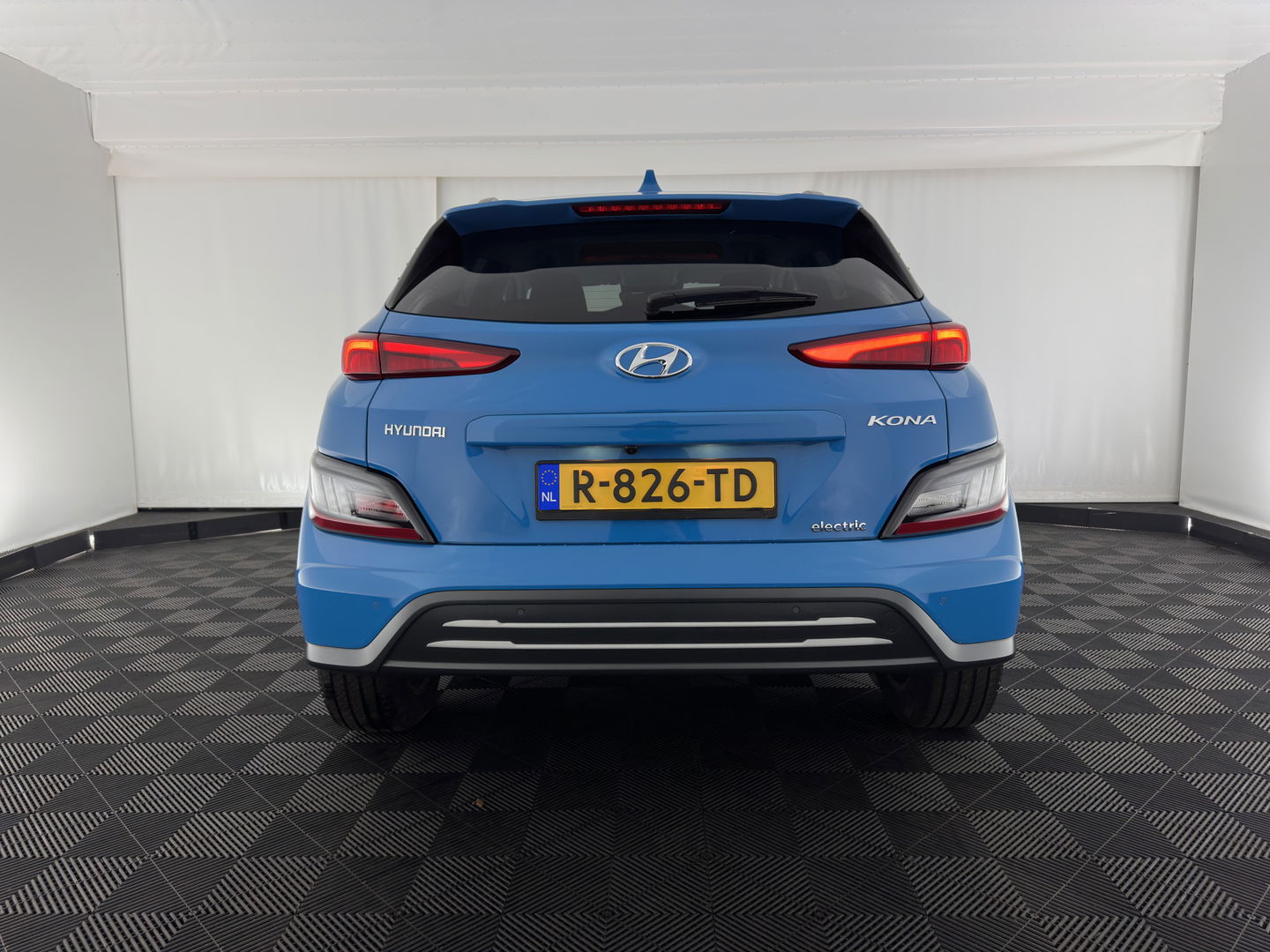 Hyundai KONA EV Fashion 39 kWh [ 3-Fase ] {SOH-100%} (INCL.BTW) NEW MODEL Aut. *HEAD-UP | NAVI-FULLMAP | DIGI-COCKPIT | FULL-LED | KRELL-AUDIO | LANE-ASSIST | KEYLESS | CAMERA | HEAD-UP | SHIFT-PADDLES | DAB | ADAPT.CRUISE | COMFORT-SEATS | 17'