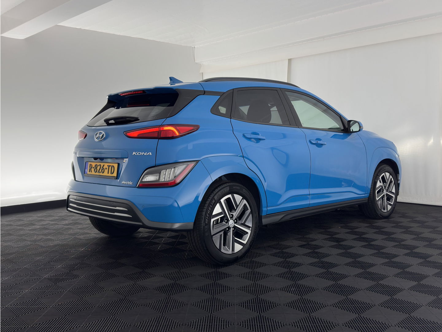 Hyundai KONA EV Fashion 39 kWh [ 3-Fase ] {SOH-100%} (INCL.BTW) NEW MODEL Aut. *HEAD-UP | NAVI-FULLMAP | DIGI-COCKPIT | FULL-LED | KRELL-AUDIO | LANE-ASSIST | KEYLESS | CAMERA | HEAD-UP | SHIFT-PADDLES | DAB | ADAPT.CRUISE | COMFORT-SEATS | 17'
