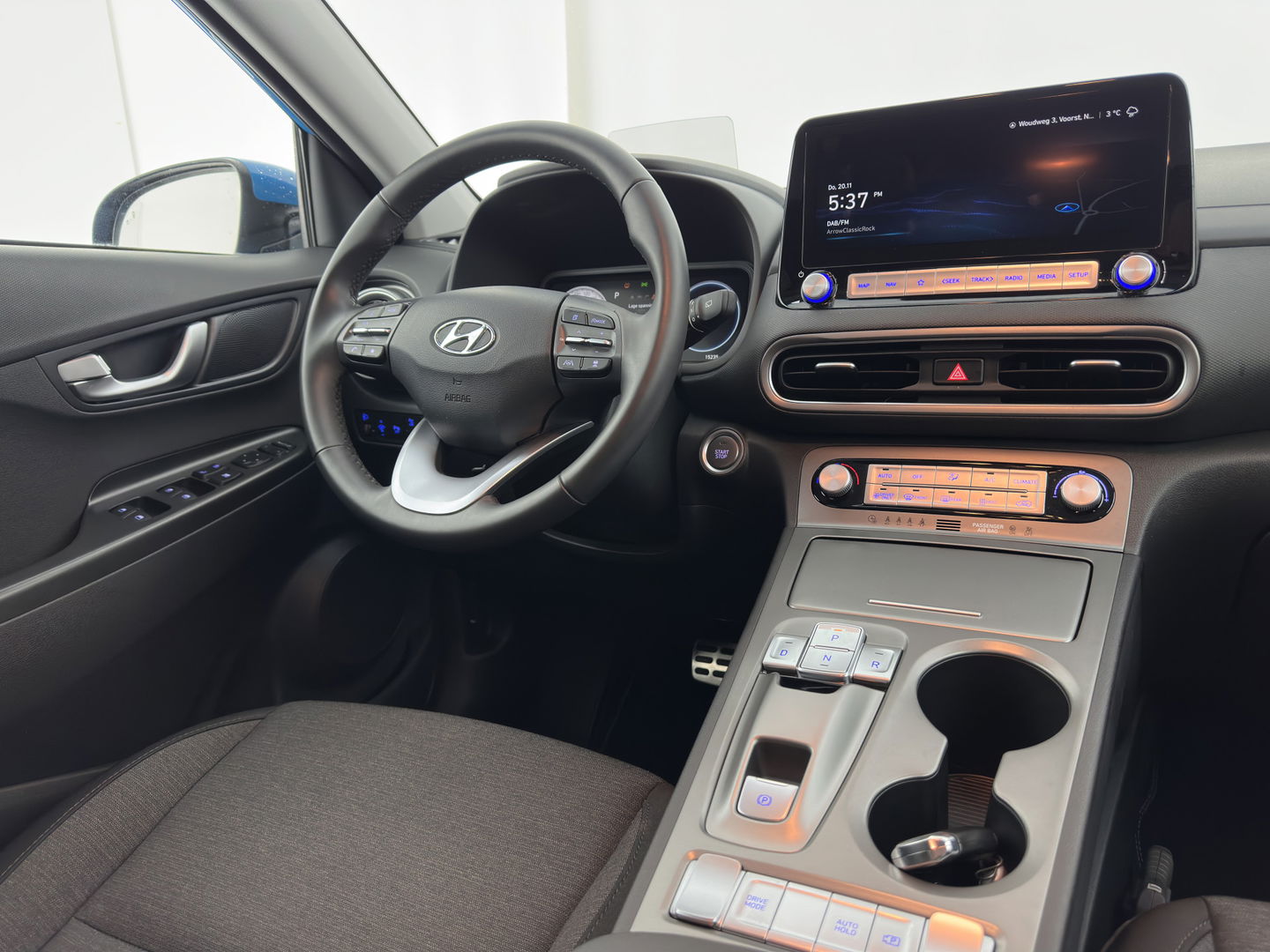 Hyundai KONA EV Fashion 39 kWh [ 3-Fase ] {SOH-100%} (INCL.BTW) NEW MODEL Aut. *HEAD-UP | NAVI-FULLMAP | DIGI-COCKPIT | FULL-LED | KRELL-AUDIO | LANE-ASSIST | KEYLESS | CAMERA | HEAD-UP | SHIFT-PADDLES | DAB | ADAPT.CRUISE | COMFORT-SEATS | 17'