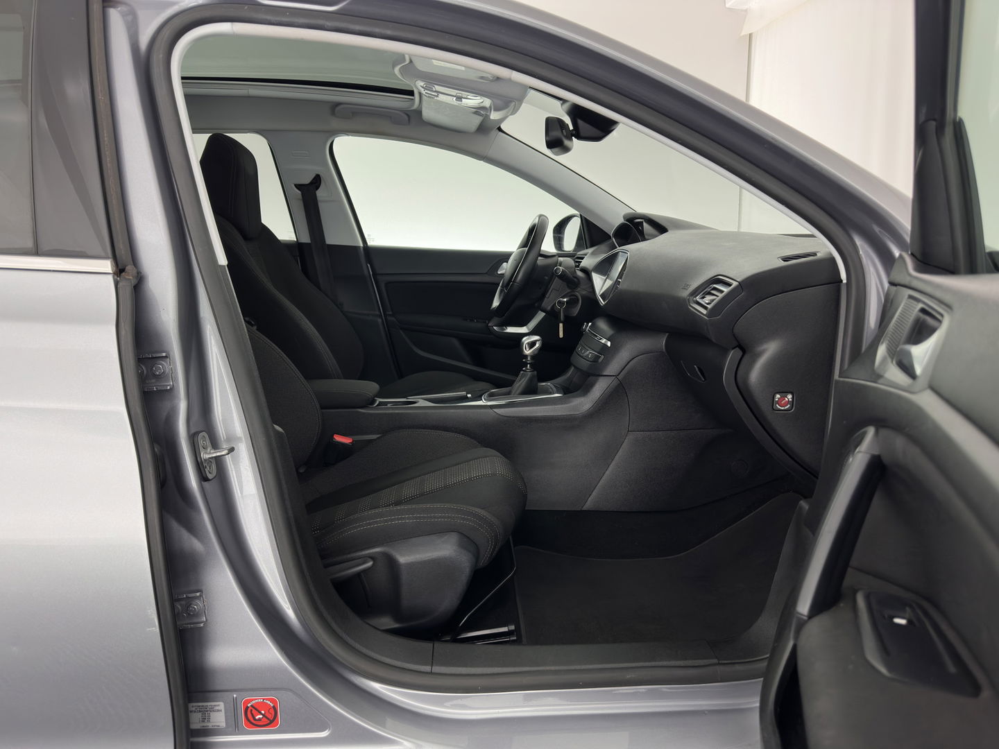 Peugeot 308 SW 1.6 BlueHDI Blue Lease Executive Pack *PANO | NAVI-FULLMAP | SPORT-SEATS | CAMERA | ECC | PRIVACY-GLASS | PDC | CRUISE | TOWBAR | 16''ALU*