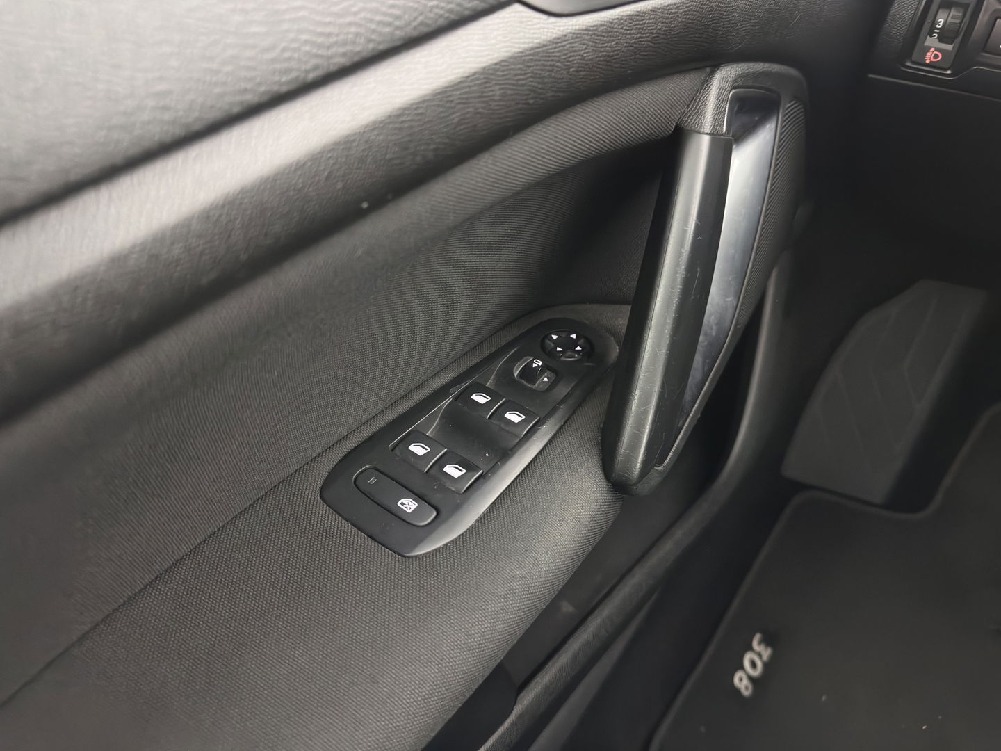 Peugeot 308 SW 1.6 BlueHDI Blue Lease Executive Pack *PANO | NAVI-FULLMAP | SPORT-SEATS | CAMERA | ECC | PRIVACY-GLASS | PDC | CRUISE | TOWBAR | 16''ALU*