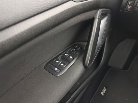 Peugeot 308 SW 1.6 BlueHDI Blue Lease Executive Pack *PANO | NAVI-FULLMAP | SPORT-SEATS | CAMERA | ECC | PRIVACY-GLASS | PDC | CRUISE | TOWBAR | 16''ALU*