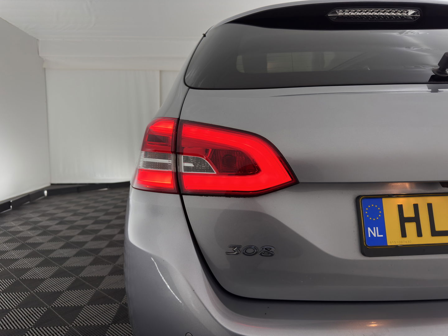 Peugeot 308 SW 1.6 BlueHDI Blue Lease Executive Pack *PANO | NAVI-FULLMAP | SPORT-SEATS | CAMERA | ECC | PRIVACY-GLASS | PDC | CRUISE | TOWBAR | 16''ALU*