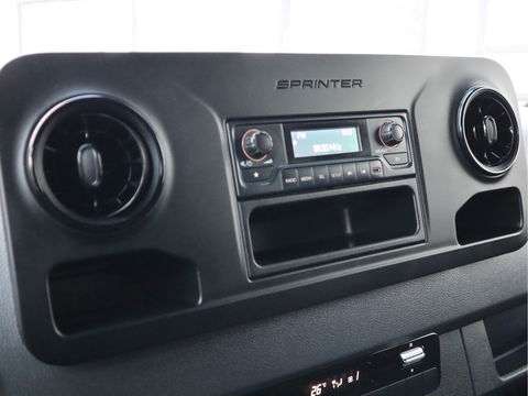 Mercedes-Benz eSprinter eSprinter 55 kWh 100% Elektrisch L2H2 - Camera - Airco