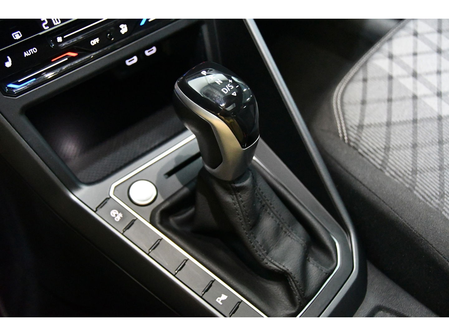 Volkswagen Taigo 1.5 TSI R-Line Pano keyless Camera