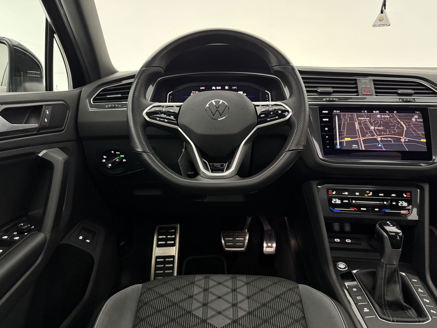 Volkswagen Tiguan 1.4 TSI eHybrid R-Line | SOH 90% | Pano | Adap. Cruise | HuD | Sfeer | Virtual | Camera | Stoel/Stuur verw. | Keyless