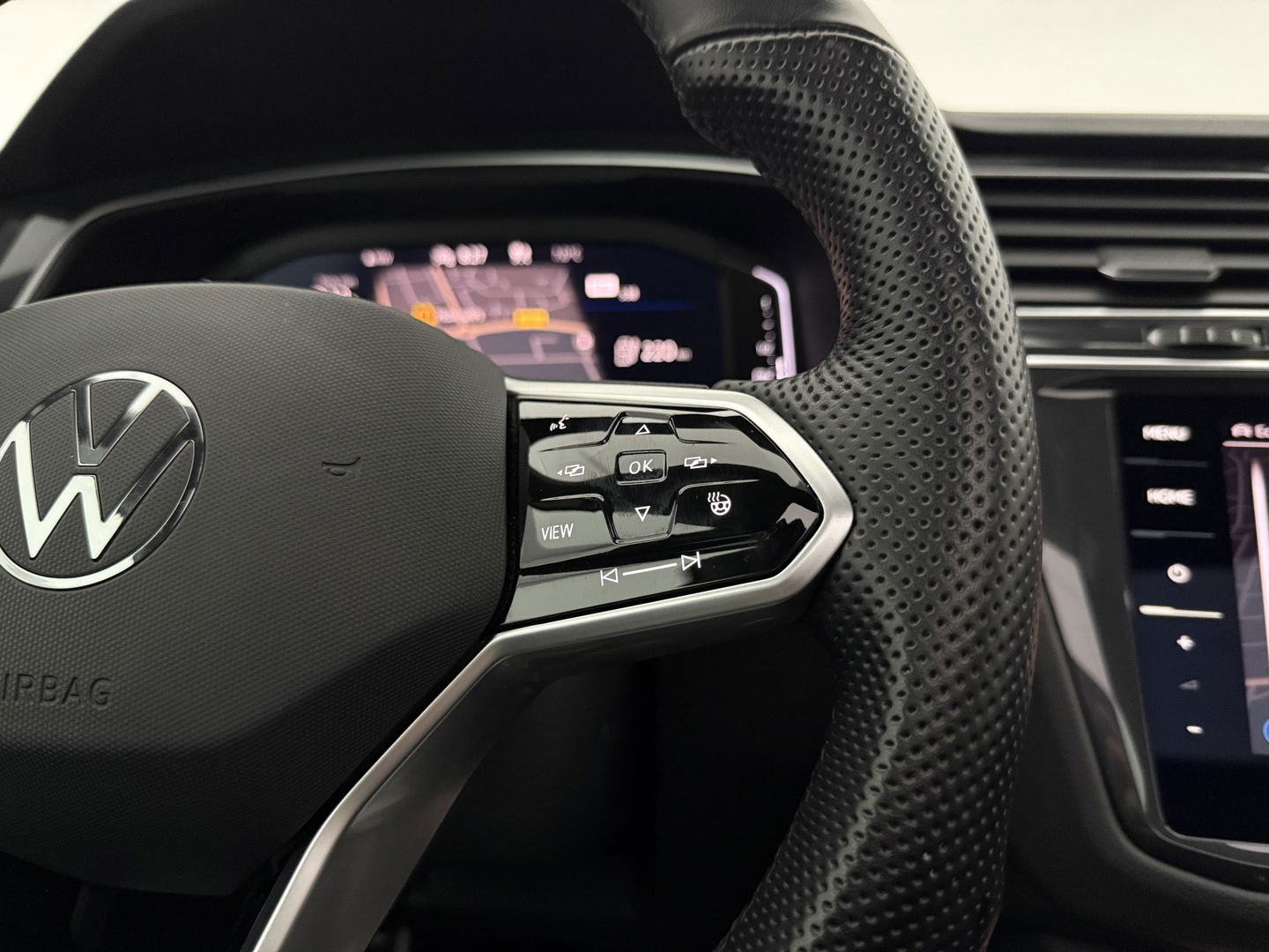 Volkswagen Tiguan 1.4 TSI eHybrid R-Line | SOH 90% | Pano | Adap. Cruise | HuD | Sfeer | Virtual | Camera | Stoel/Stuur verw. | Keyless