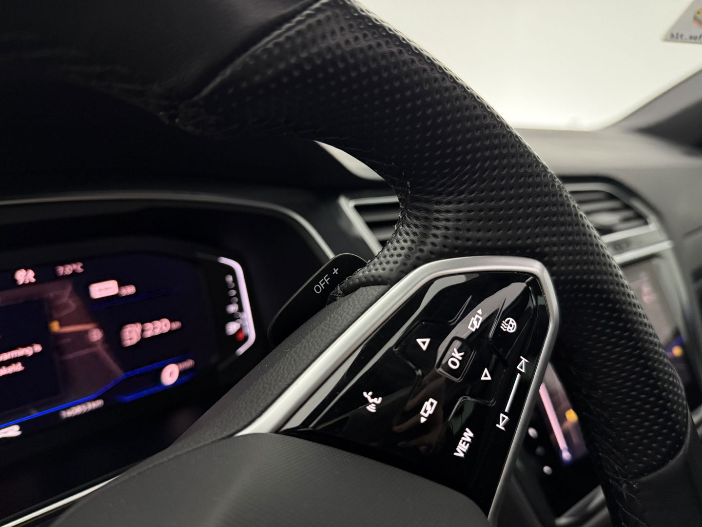 Volkswagen Tiguan 1.4 TSI eHybrid R-Line | SOH 90% | Pano | Adap. Cruise | HuD | Sfeer | Virtual | Camera | Stoel/Stuur verw. | Keyless