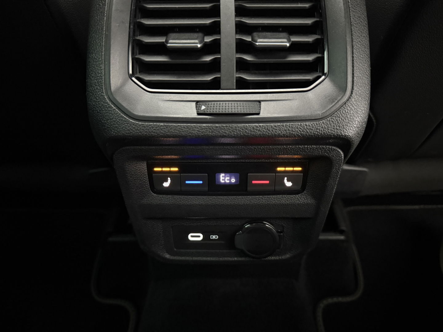 Volkswagen Tiguan 1.4 TSI eHybrid R-Line | SOH 90% | Pano | Adap. Cruise | HuD | Sfeer | Virtual | Camera | Stoel/Stuur verw. | Keyless