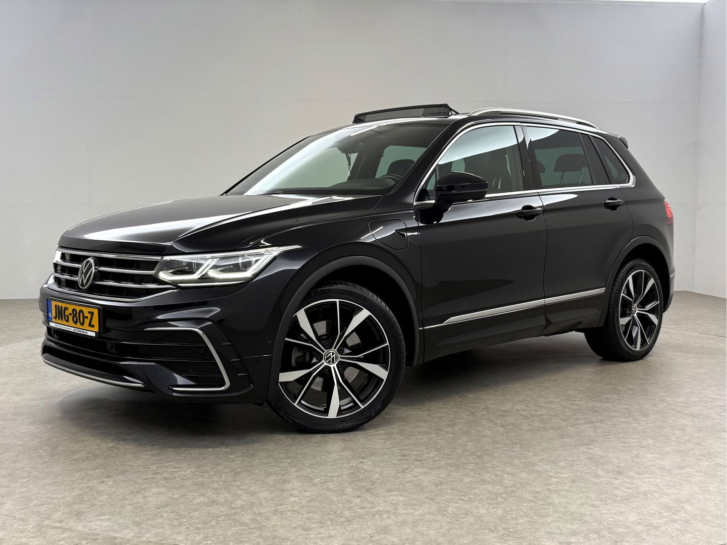 Volkswagen Tiguan 1.4 TSI eHybrid R-Line | SOH 90% | Pano | Adap. Cruise | HuD | Sfeer | Virtual | Camera | Stoel/Stuur verw. | Keyless
