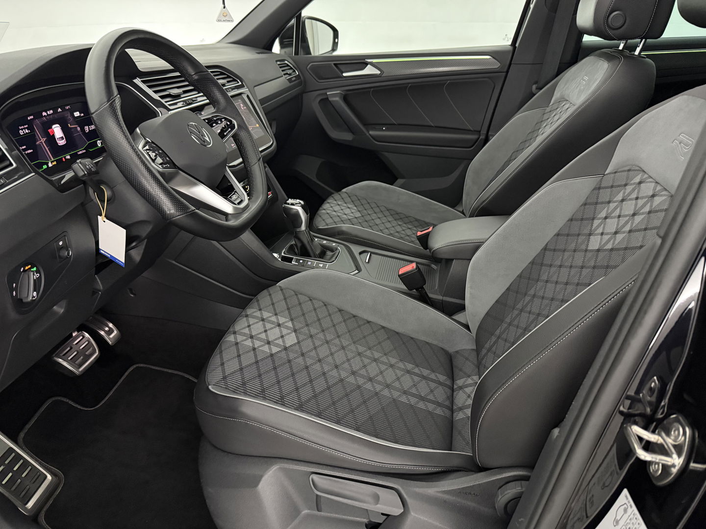 Volkswagen Tiguan 1.4 TSI eHybrid R-Line | SOH 90% | Pano | Adap. Cruise | HuD | Sfeer | Virtual | Camera | Stoel/Stuur verw. | Keyless