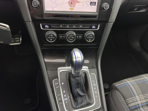 Volkswagen Golf 1.4 TSI GTE Executive Plus ( Plug-in ) Aut. * PANO | FULL-LED | NAVI-FULLMAP | SPORT-SEATS | DAB+ | ECC | CRUISE | CAMERA | PRIVACY-GLASS | 18" ALU *
