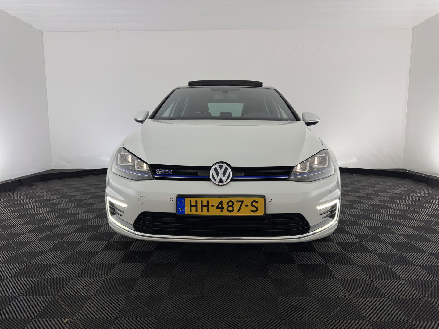 Volkswagen Golf 1.4 TSI GTE Executive Plus ( Plug-in ) Aut. * PANO | FULL-LED | NAVI-FULLMAP | SPORT-SEATS | DAB+ | ECC | CRUISE | CAMERA | PRIVACY-GLASS | 18" ALU *