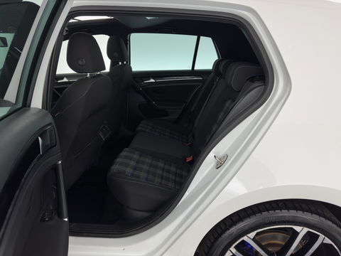 Volkswagen Golf 1.4 TSI GTE Executive Plus ( Plug-in ) Aut. * PANO | FULL-LED | NAVI-FULLMAP | SPORT-SEATS | DAB+ | ECC | CRUISE | CAMERA | PRIVACY-GLASS | 18" ALU *