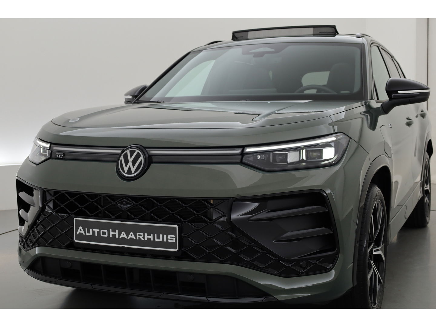 Volkswagen Tayron 1.5 eHybrid R-Line 272pk | Pano | HUD | Harman Kardon | Massage | Keyless | IQ Light | Stoel- Stuurverw.