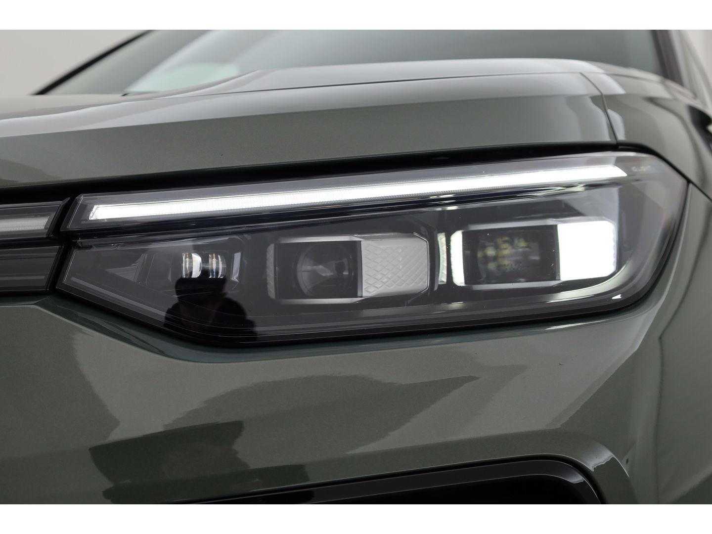 Volkswagen Tayron 1.5 eHybrid R-Line 272pk | Pano | HUD | Harman Kardon | Massage | Keyless | IQ Light | Stoel- Stuurverw.