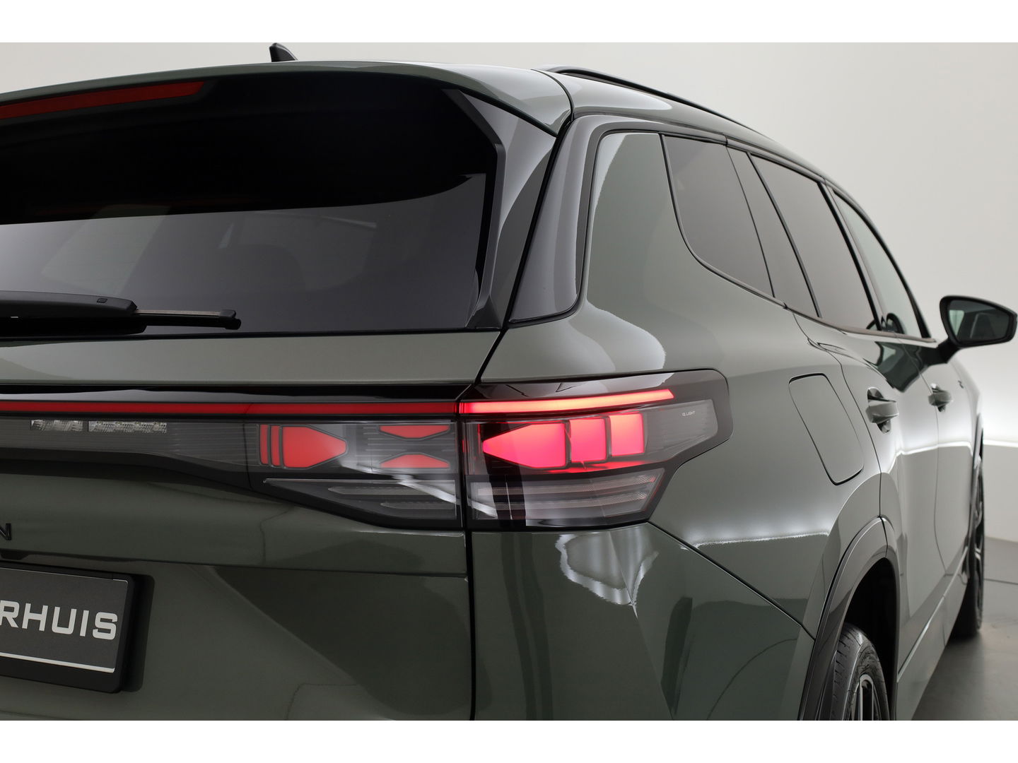 Volkswagen Tayron 1.5 eHybrid R-Line 272pk | Pano | HUD | Harman Kardon | Massage | Keyless | IQ Light | Stoel- Stuurverw.