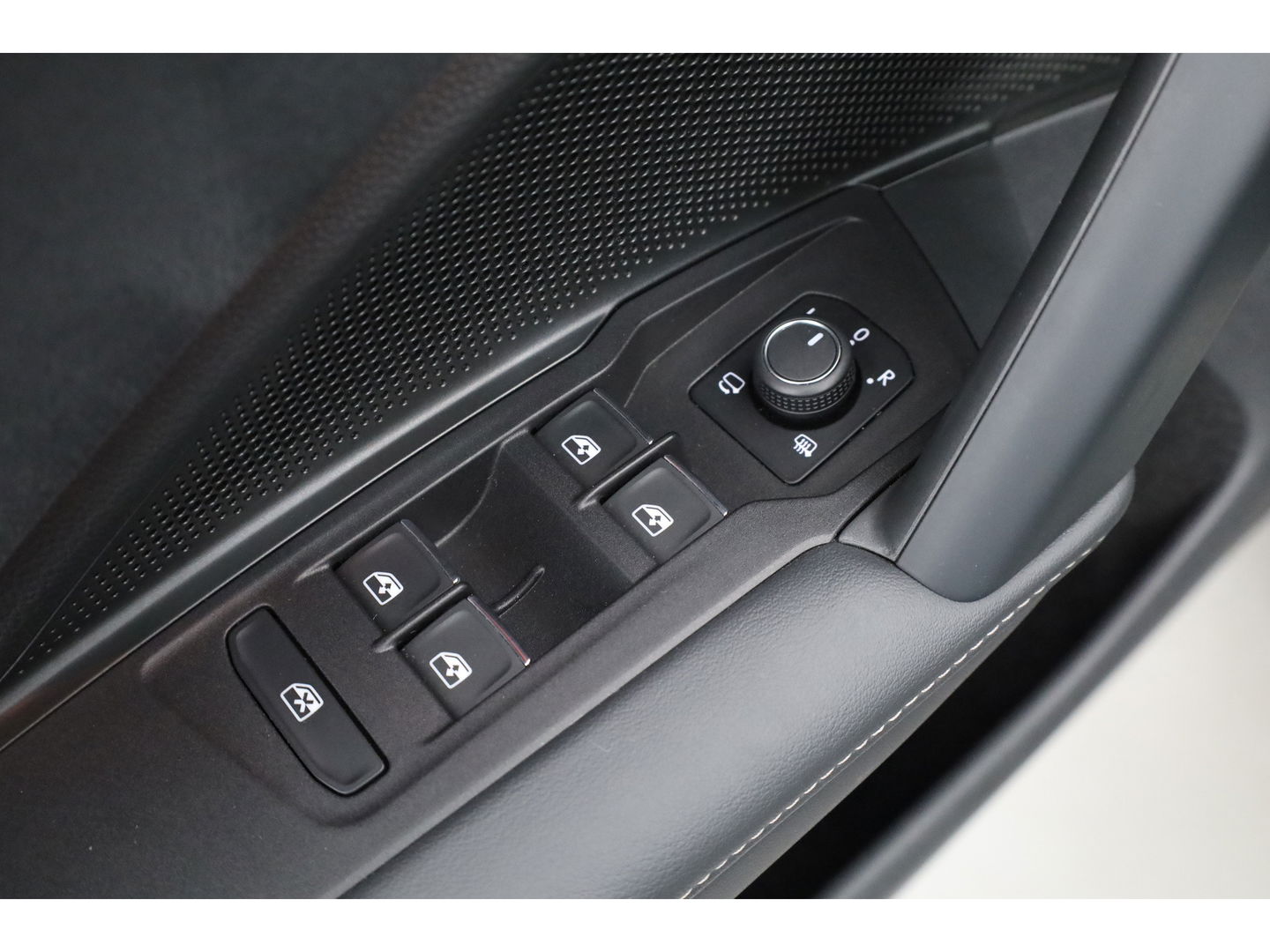 Volkswagen Tayron 1.5 eHybrid R-Line 272pk | Pano | HUD | Harman Kardon | Massage | Keyless | IQ Light | Stoel- Stuurverw.