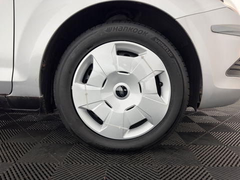 Ford FOCUS Wagon 2.0 Titanium *COMFORT-SEATS | ECC | SONY-AUDIO*