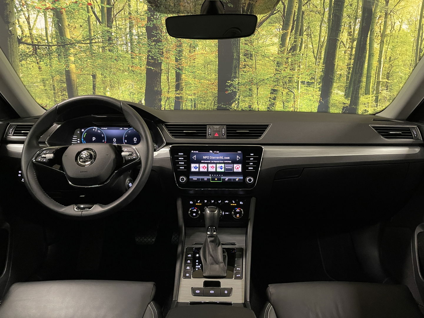 Škoda Superb Combi 1.4 TSI iV Business Edition Plus | Lederen bekleding | Cruise Control | Apple carplay | Android auto | Stoelverwarming | 17'' lichtmetaal |