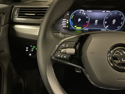 Škoda Superb Combi 1.4 TSI iV Business Edition Plus | Lederen bekleding | Cruise Control | Apple carplay | Android auto | Stoelverwarming | 17'' lichtmetaal |