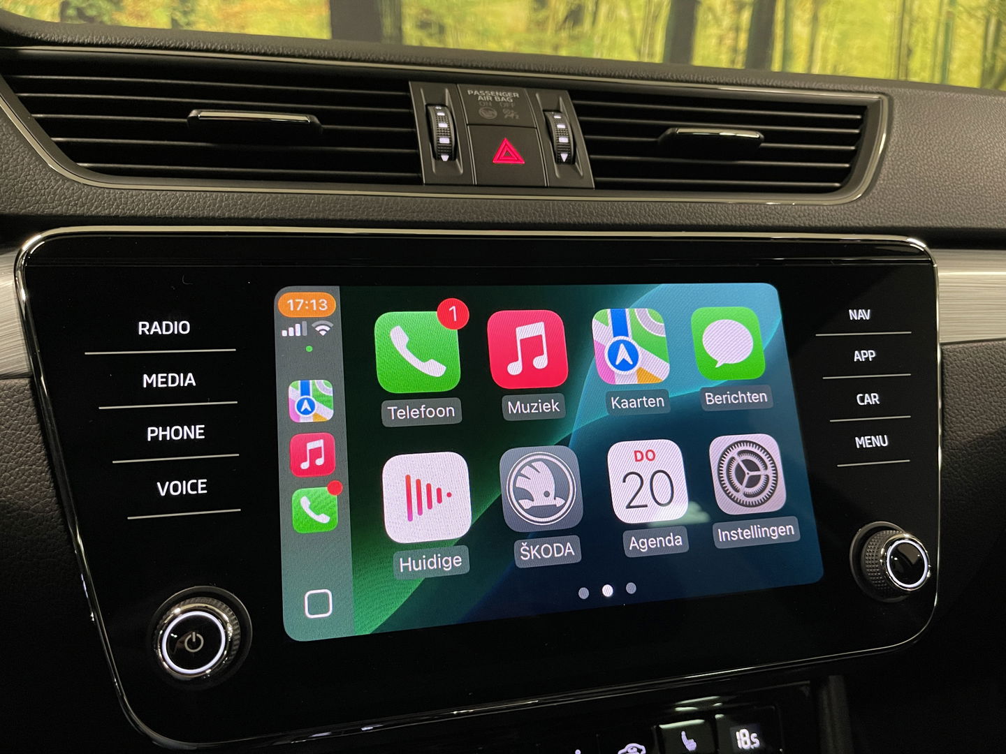 Škoda Superb Combi 1.4 TSI iV Business Edition Plus | Lederen bekleding | Cruise Control | Apple carplay | Android auto | Stoelverwarming | 17'' lichtmetaal |