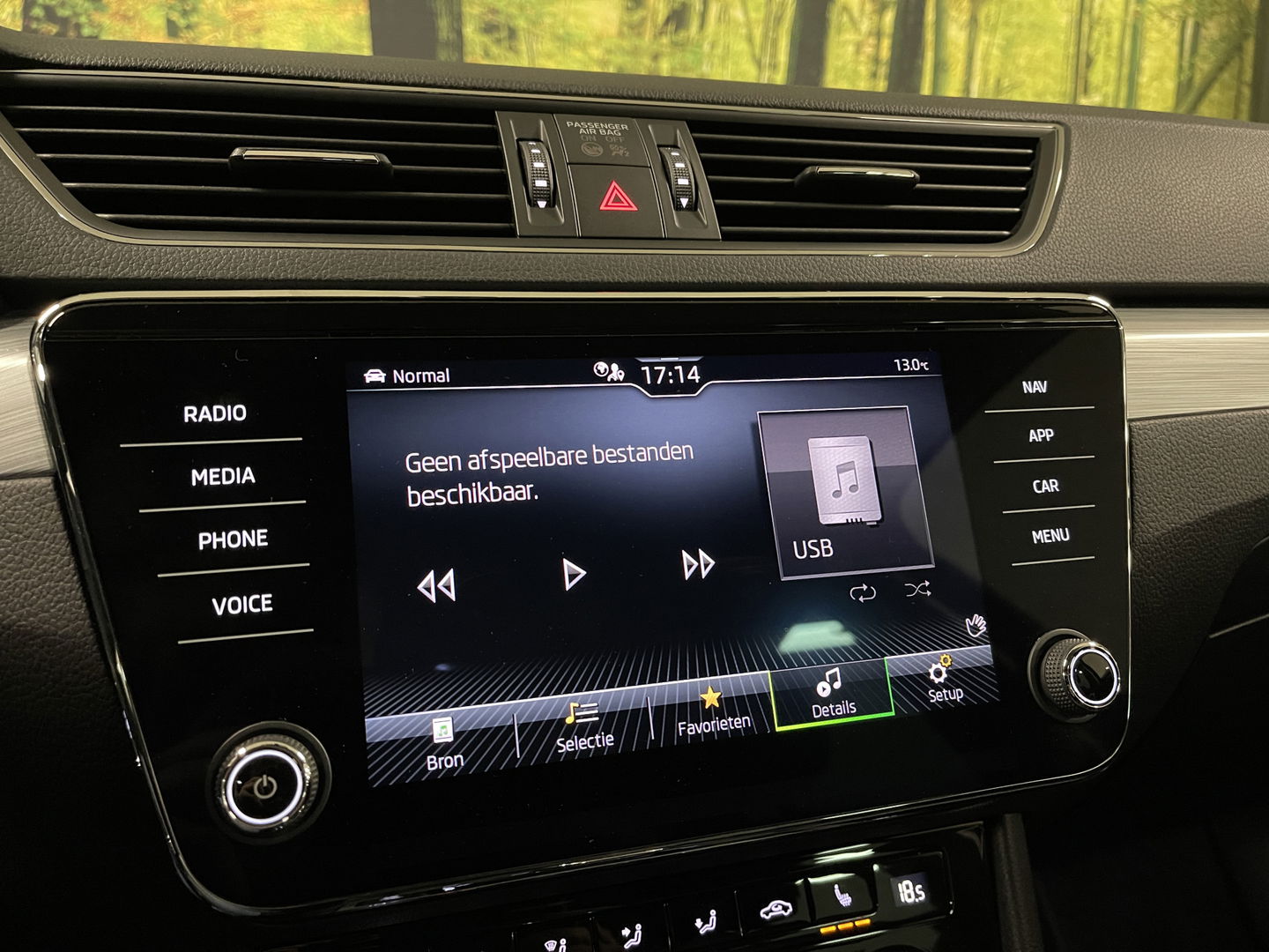 Škoda Superb Combi 1.4 TSI iV Business Edition Plus | Lederen bekleding | Cruise Control | Apple carplay | Android auto | Stoelverwarming | 17'' lichtmetaal |