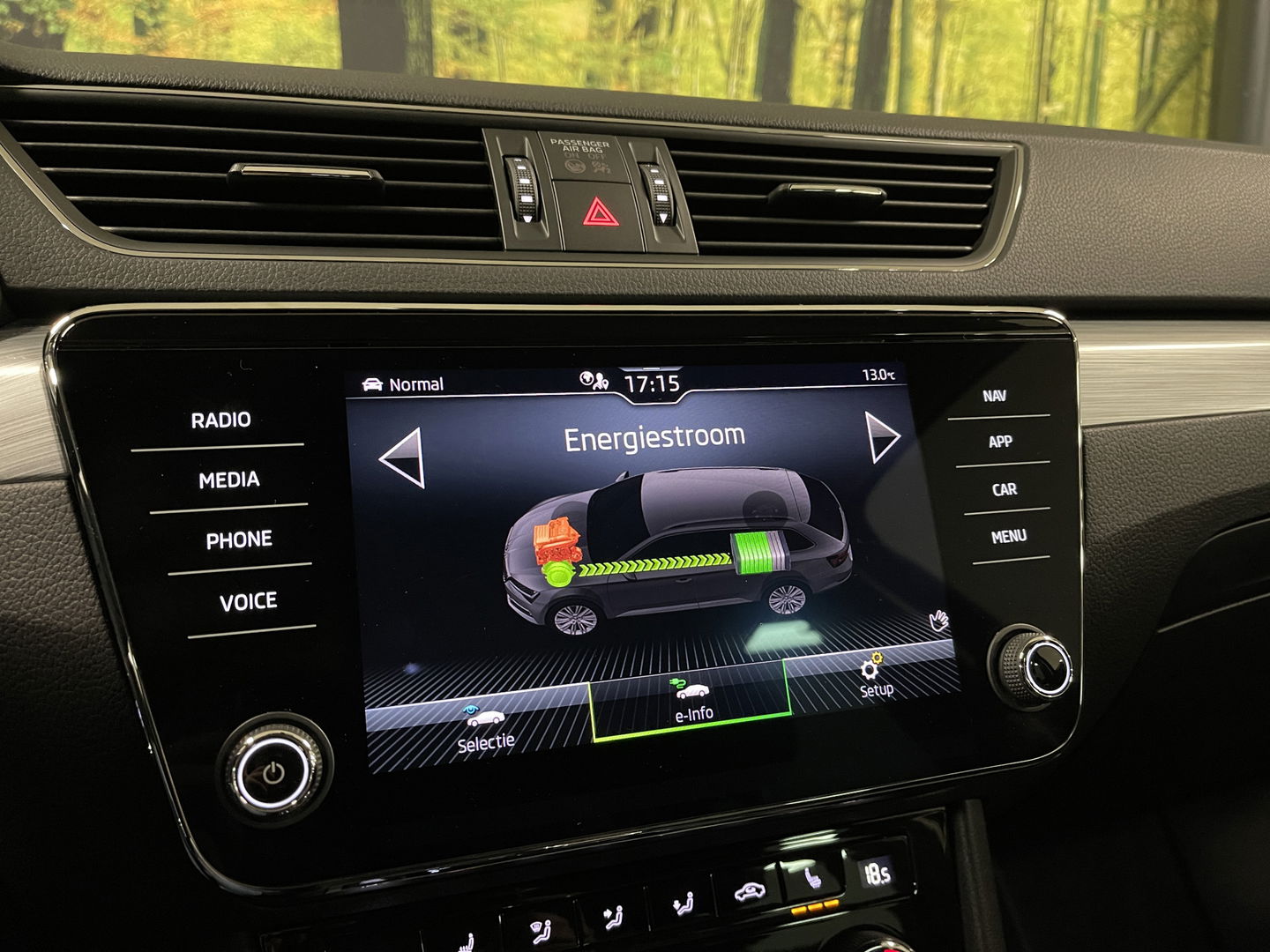 Škoda Superb Combi 1.4 TSI iV Business Edition Plus | Lederen bekleding | Cruise Control | Apple carplay | Android auto | Stoelverwarming | 17'' lichtmetaal |