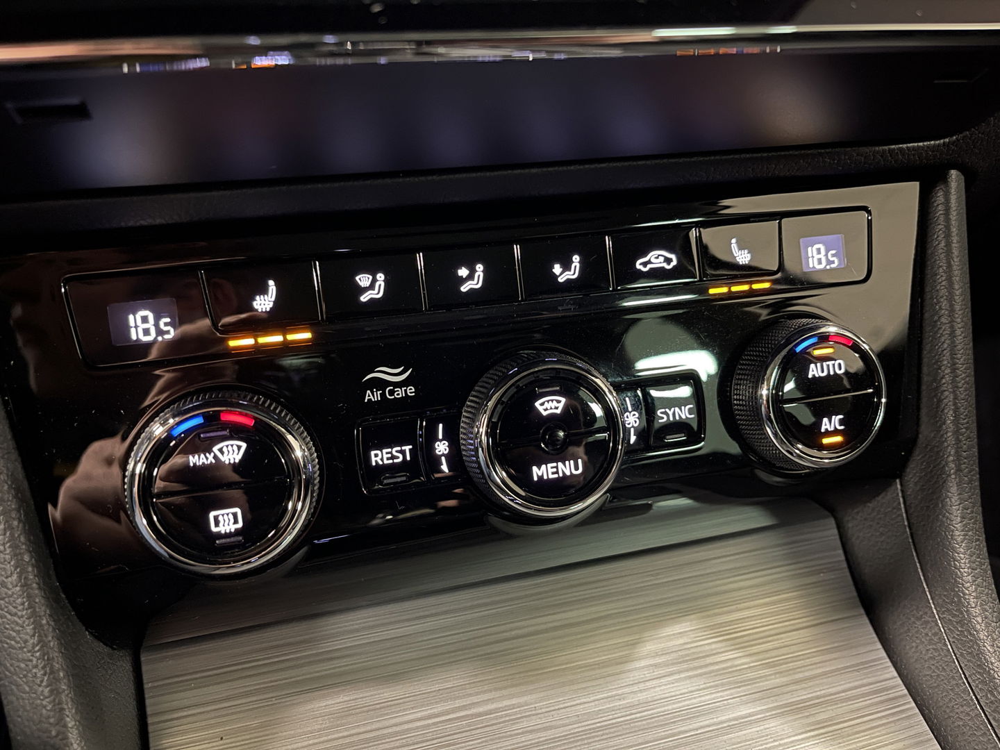 Škoda Superb Combi 1.4 TSI iV Business Edition Plus | Lederen bekleding | Cruise Control | Apple carplay | Android auto | Stoelverwarming | 17'' lichtmetaal |