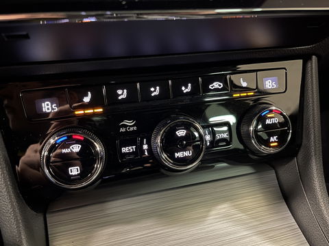 Škoda Superb Combi 1.4 TSI iV Business Edition Plus | Lederen bekleding | Cruise Control | Apple carplay | Android auto | Stoelverwarming | 17'' lichtmetaal |