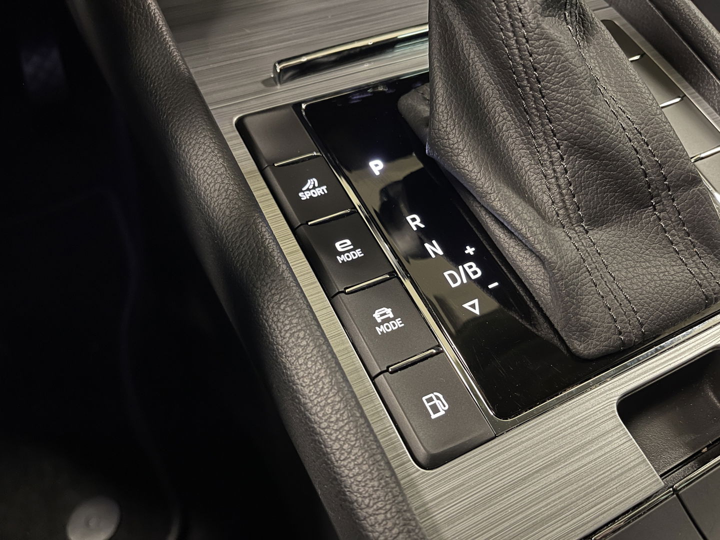 Škoda Superb Combi 1.4 TSI iV Business Edition Plus | Lederen bekleding | Cruise Control | Apple carplay | Android auto | Stoelverwarming | 17'' lichtmetaal |