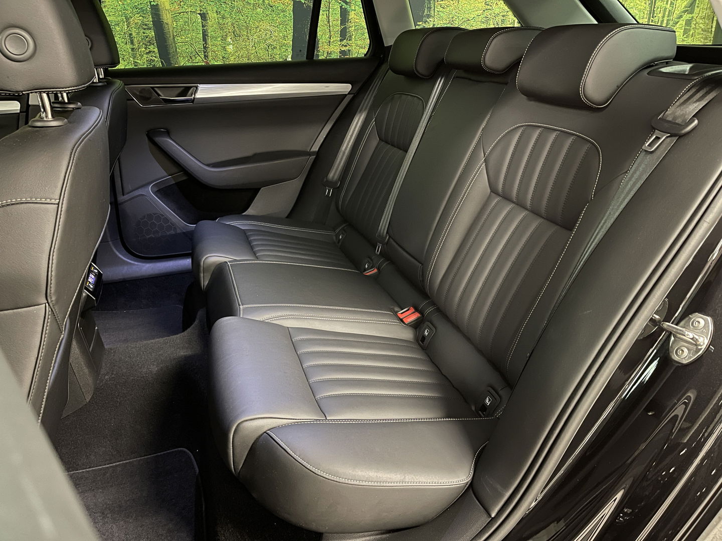 Škoda Superb Combi 1.4 TSI iV Business Edition Plus | Lederen bekleding | Cruise Control | Apple carplay | Android auto | Stoelverwarming | 17'' lichtmetaal |