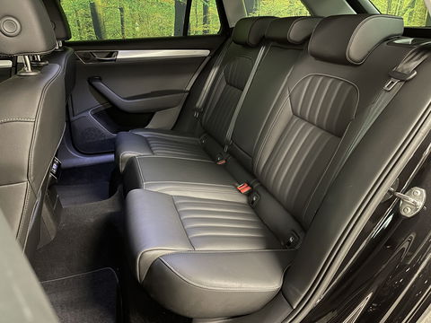 Škoda Superb Combi 1.4 TSI iV Business Edition Plus | Lederen bekleding | Cruise Control | Apple carplay | Android auto | Stoelverwarming | 17'' lichtmetaal |