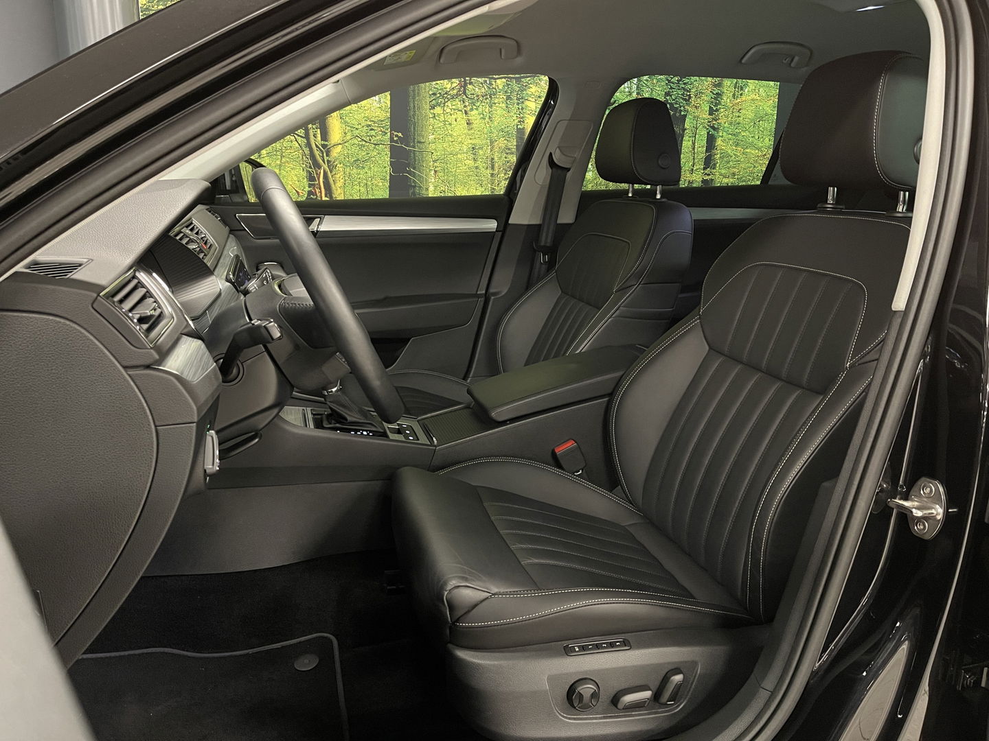 Škoda Superb Combi 1.4 TSI iV Business Edition Plus | Lederen bekleding | Cruise Control | Apple carplay | Android auto | Stoelverwarming | 17'' lichtmetaal |