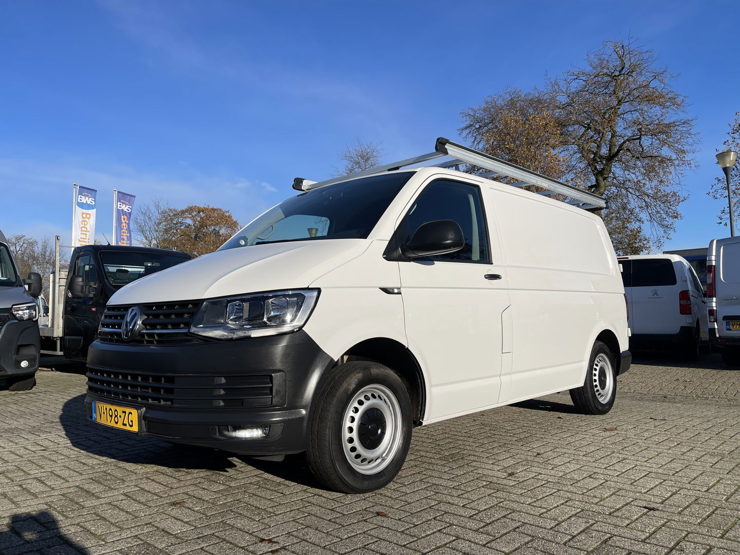 Volkswagen Transporter 2.0 TDI 102pk L1H1 Comfortline / vaste prijs rijklaar € 14.950 ex btw / bpm vrij / euro 6 diesel / Bott ingerichte laadruimte / airco / cruise / imperial / trekhaak !