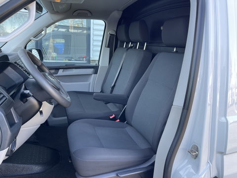 Volkswagen Transporter 2.0 TDI 102pk L1H1 Comfortline / vaste prijs rijklaar € 14.950 ex btw / bpm vrij / euro 6 diesel / Bott ingerichte laadruimte / airco / cruise / imperial / trekhaak !