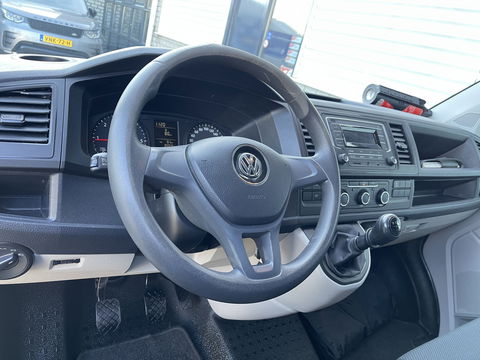 Volkswagen Transporter 2.0 TDI 102pk L1H1 Comfortline / vaste prijs rijklaar € 14.950 ex btw / bpm vrij / euro 6 diesel / Bott ingerichte laadruimte / airco / cruise / imperial / trekhaak !