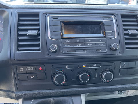 Volkswagen Transporter 2.0 TDI 102pk L1H1 Comfortline / vaste prijs rijklaar € 14.950 ex btw / bpm vrij / euro 6 diesel / Bott ingerichte laadruimte / airco / cruise / imperial / trekhaak !