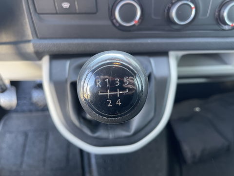 Volkswagen Transporter 2.0 TDI 102pk L1H1 Comfortline / vaste prijs rijklaar € 14.950 ex btw / bpm vrij / euro 6 diesel / Bott ingerichte laadruimte / airco / cruise / imperial / trekhaak !