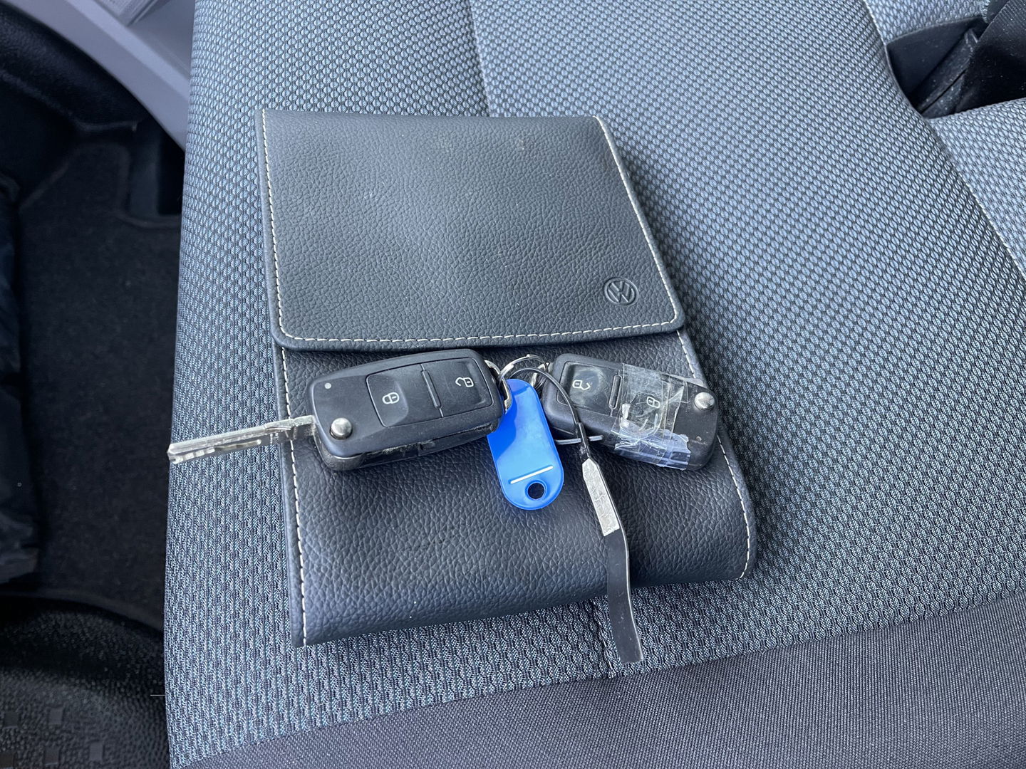 Volkswagen Transporter 2.0 TDI 102pk L1H1 Comfortline / vaste prijs rijklaar € 14.950 ex btw / bpm vrij / euro 6 diesel / Bott ingerichte laadruimte / airco / cruise / imperial / trekhaak !